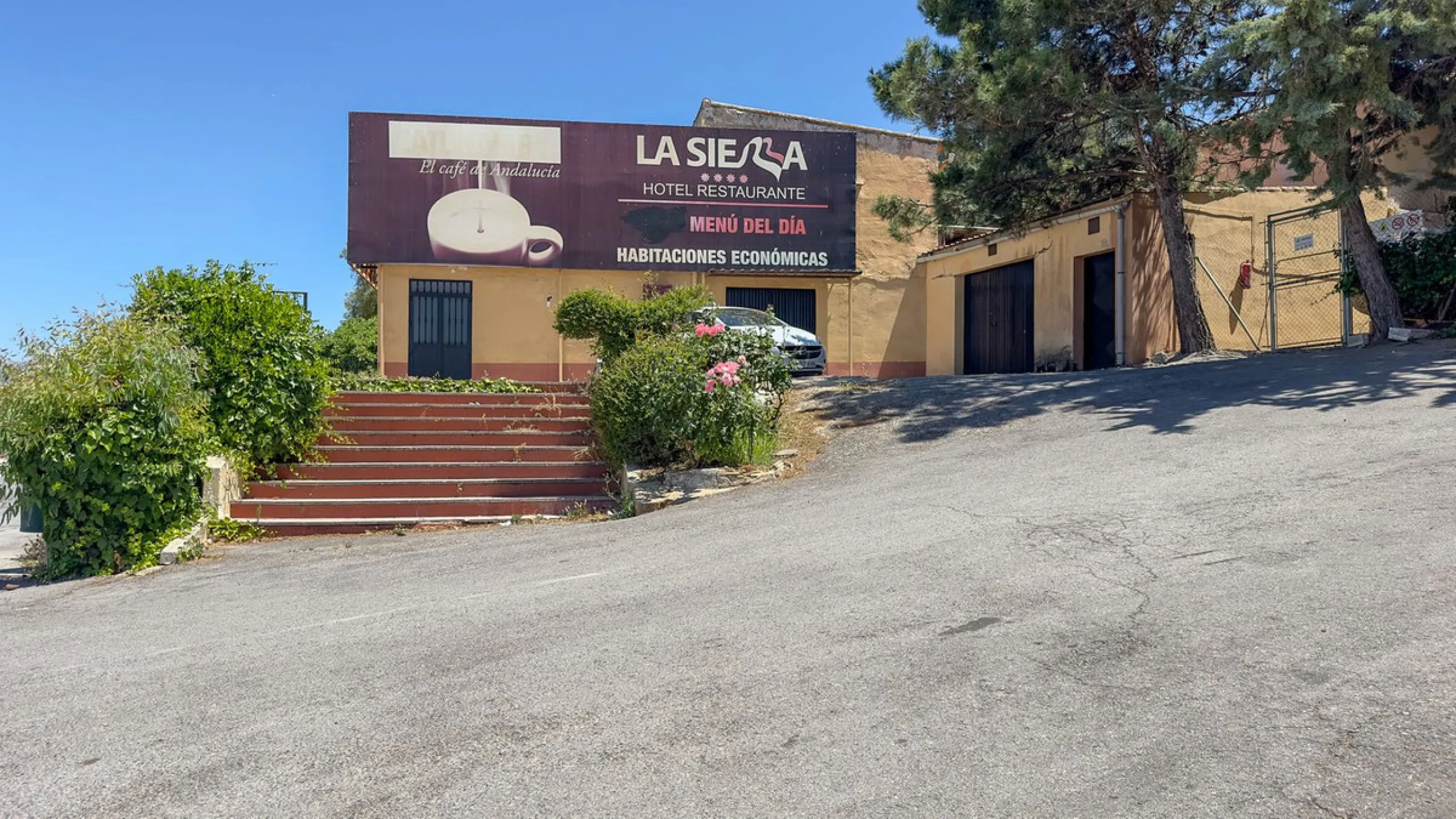 Commercial - Hotel в продаже в Antequera, Málaga. В доме 63 спален и 55 ванных комнат. Площадь дома 2460 м². Площадь участка 33000 м²