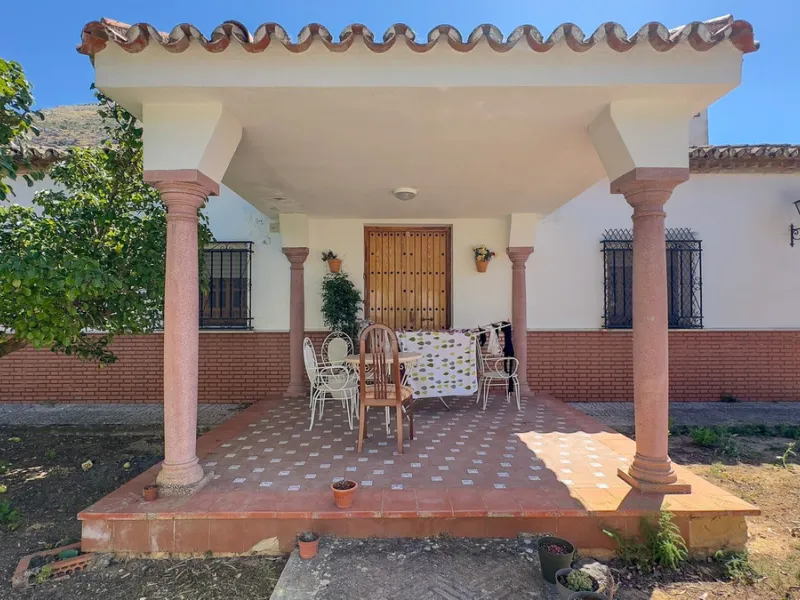 Commercial - Hotel в продаже в Antequera, Málaga. В доме 63 спален и 55 ванных комнат. Площадь дома 2460 м². Площадь участка 33000 м²