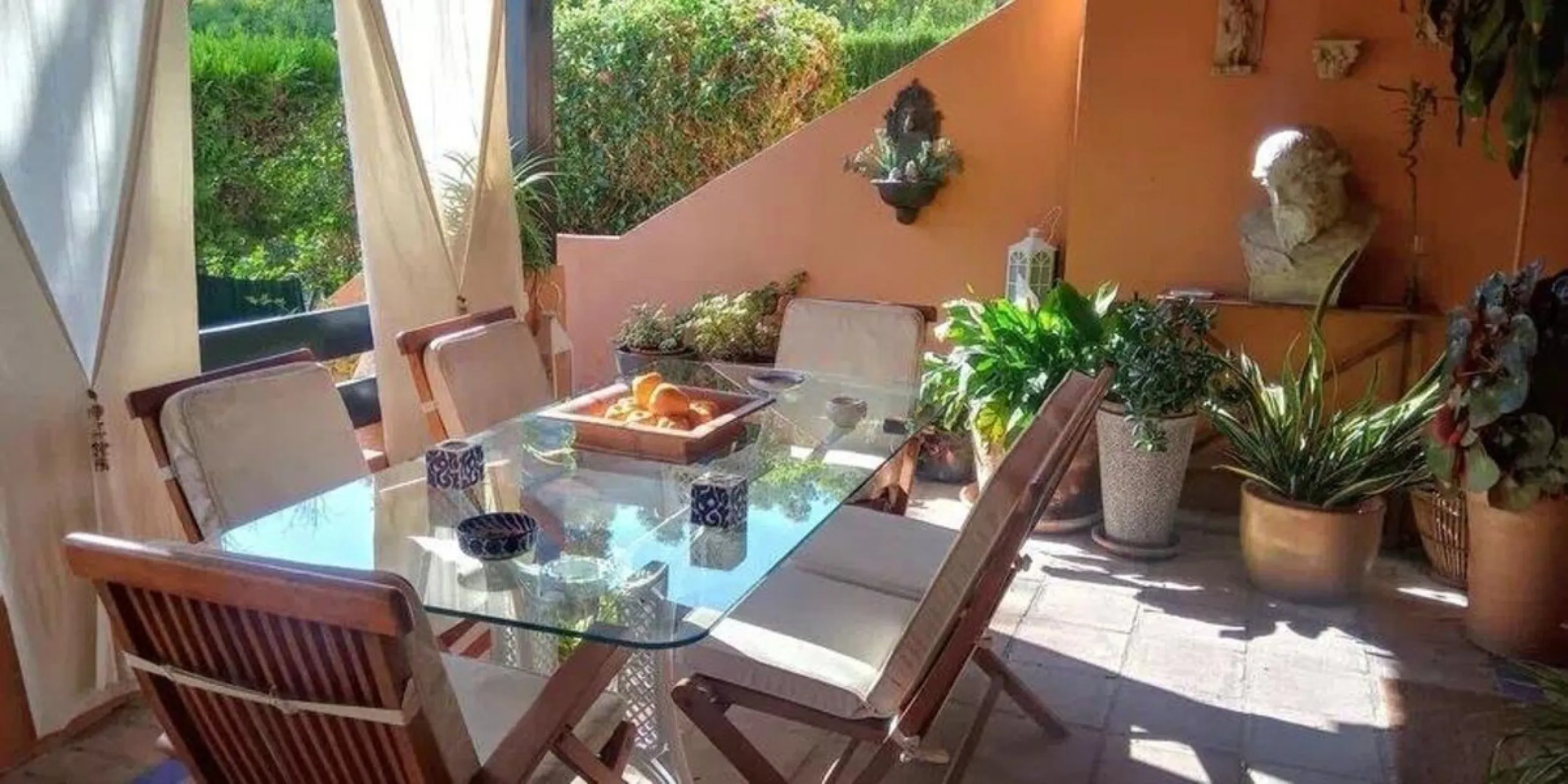 Spacious townhouse in the Golden Mile next to the Hotel Puente Romano and the Hotel Alanda Marbella, and walking distance to the beach.