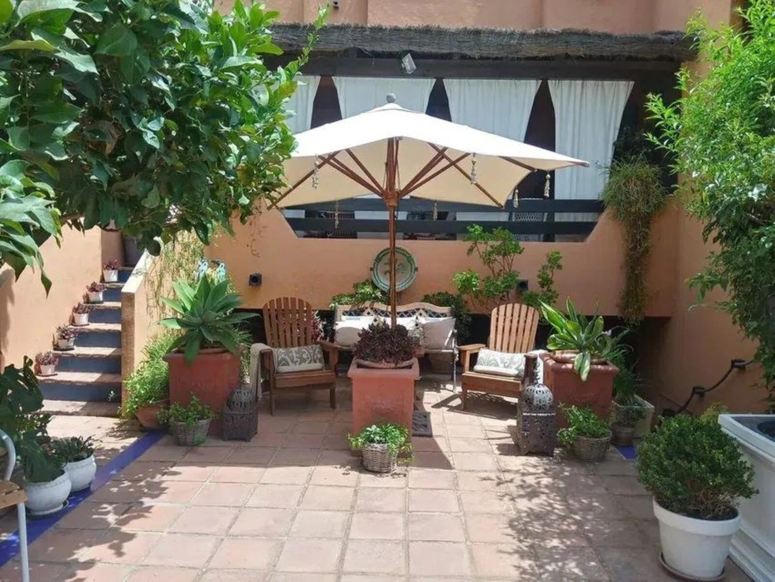 Spacious townhouse in the Golden Mile next to the Hotel Puente Romano and the Hotel Alanda Marbella, and walking distance to the beach.