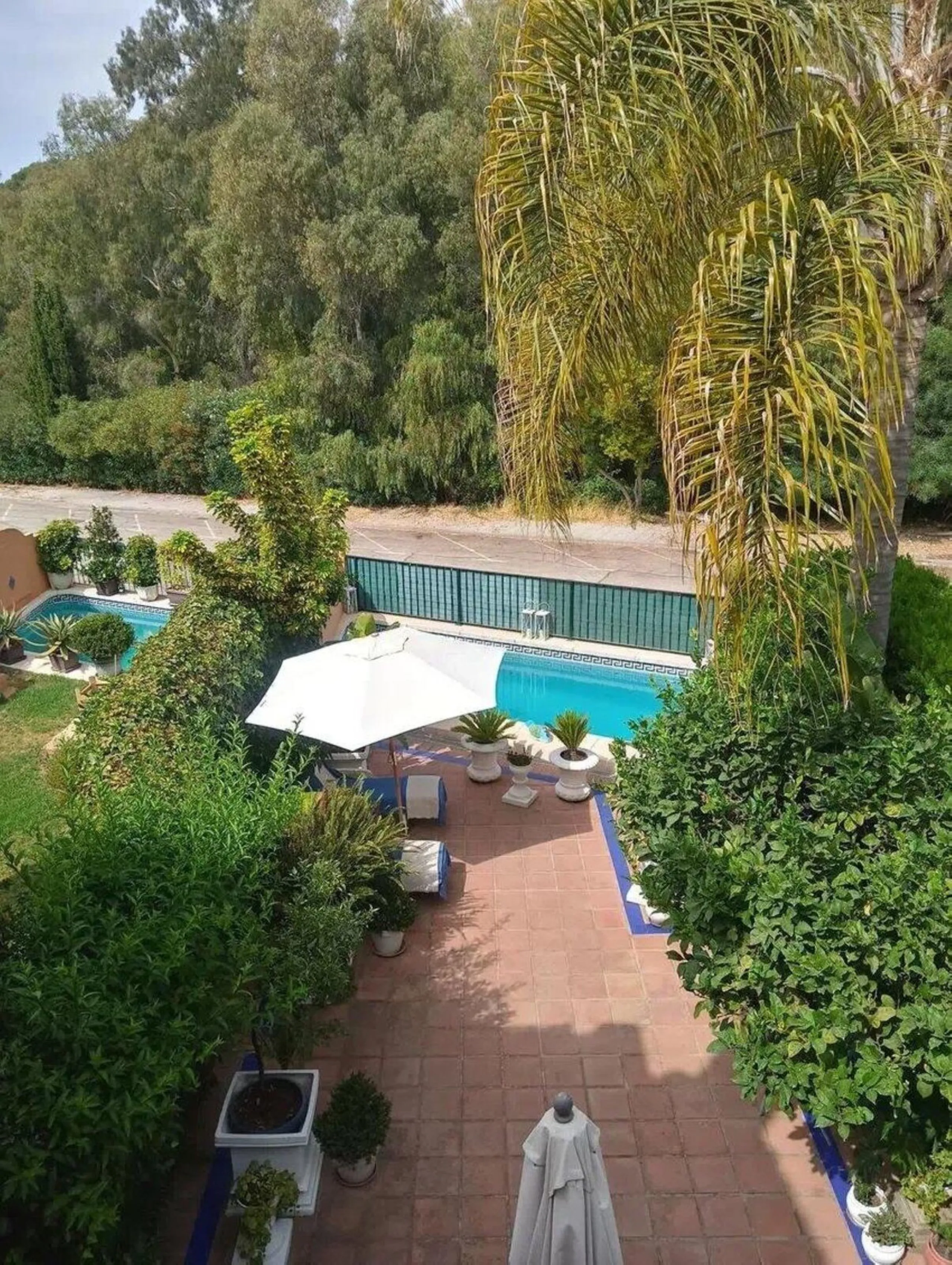 Spacious townhouse in the Golden Mile next to the Hotel Puente Romano and the Hotel Alanda Marbella, and walking distance to the beach.