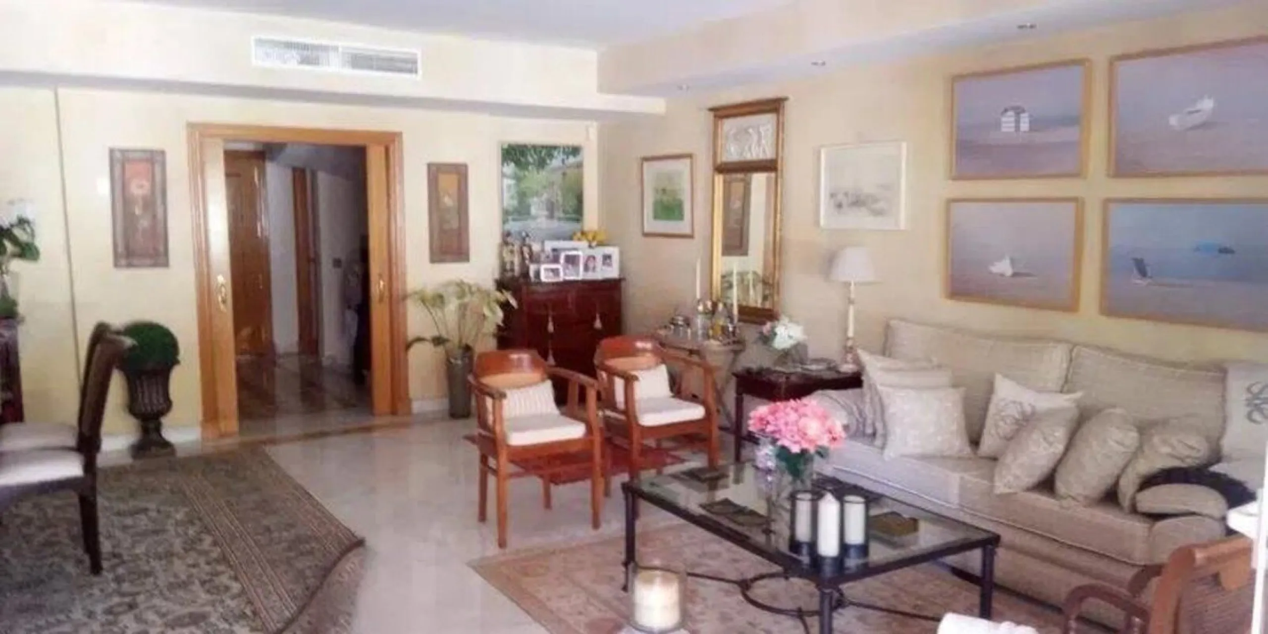 Spacious townhouse in the Golden Mile next to the Hotel Puente Romano and the Hotel Alanda Marbella, and walking distance to the beach.