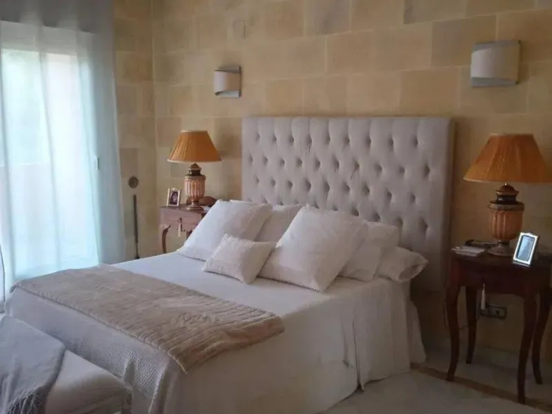 Spacious townhouse in the Golden Mile next to the Hotel Puente Romano and the Hotel Alanda Marbella, and walking distance to the beach.
