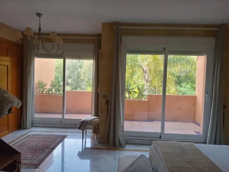 Spacious townhouse in the Golden Mile next to the Hotel Puente Romano and the Hotel Alanda Marbella, and walking distance to the beach.
