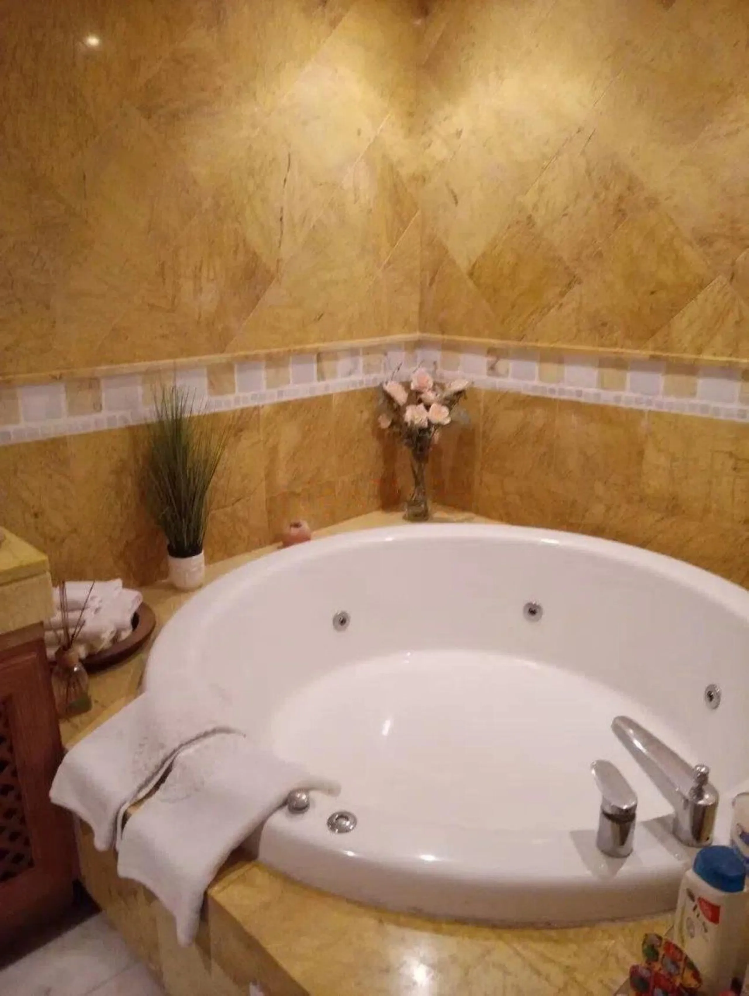 Spacious townhouse in the Golden Mile next to the Hotel Puente Romano and the Hotel Alanda Marbella, and walking distance to the beach.