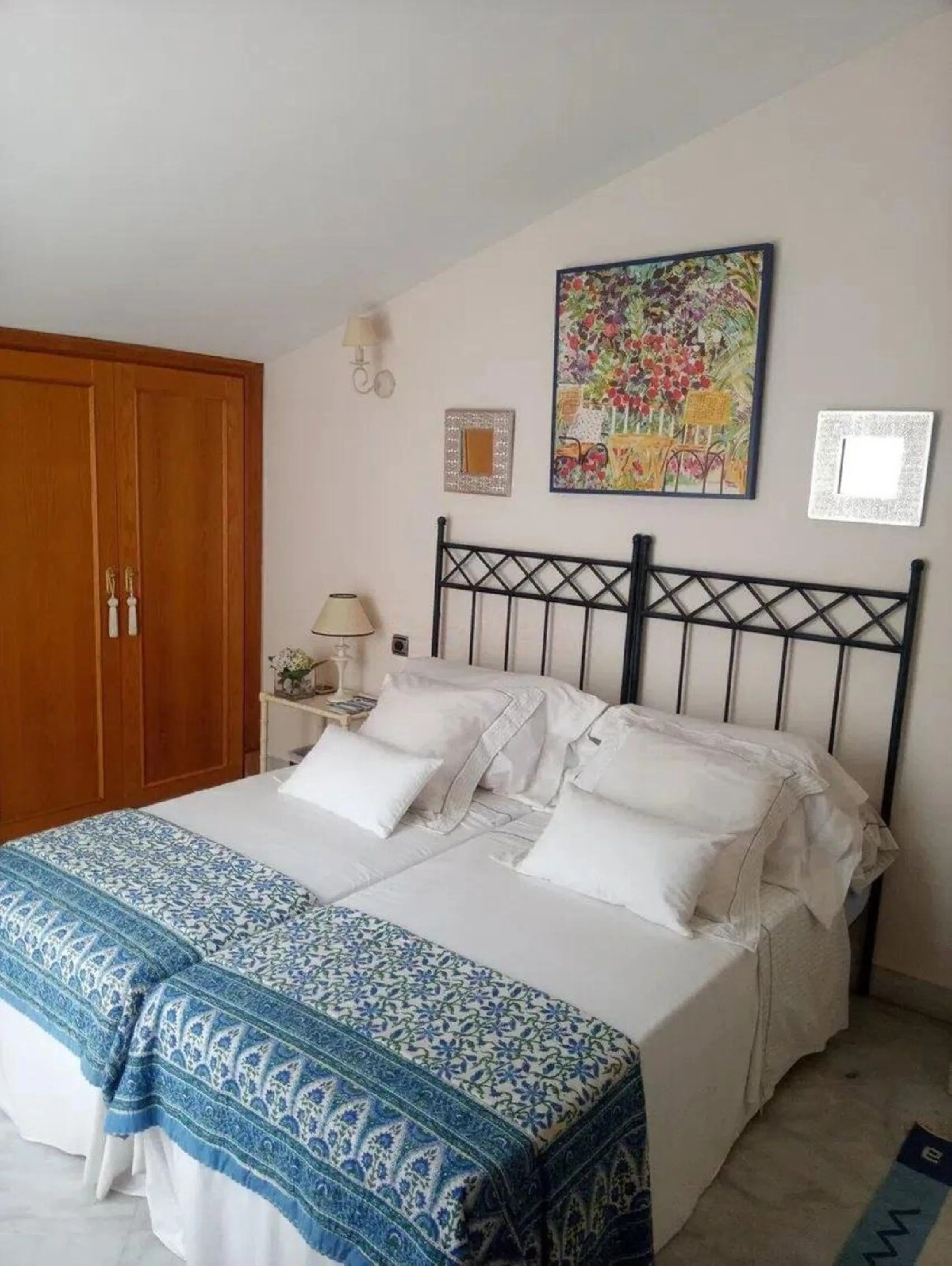 Spacious townhouse in the Golden Mile next to the Hotel Puente Romano and the Hotel Alanda Marbella, and walking distance to the beach.