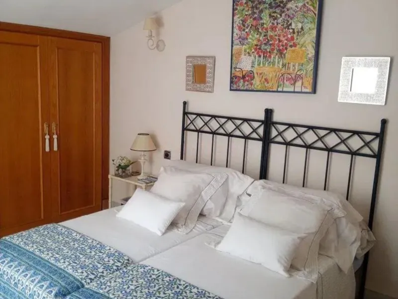 Spacious townhouse in the Golden Mile next to the Hotel Puente Romano and the Hotel Alanda Marbella, and walking distance to the beach.