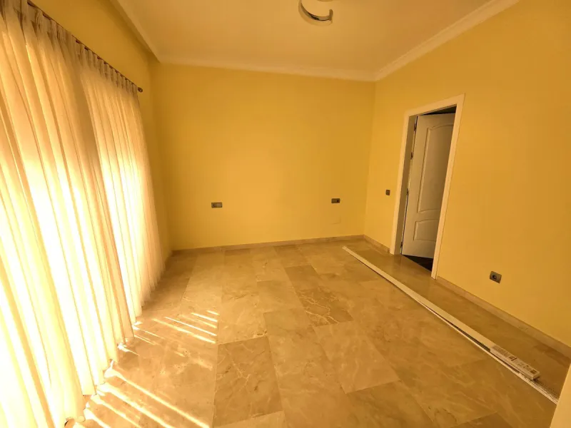 Luxury villa built on two floors plus a basement and a large garage for several cars, located in Hacienda Las Chapas, near Marbella and Malaga airport and Malaga city. Close to all services and near the beach! The villa is in perfect condition, offering f