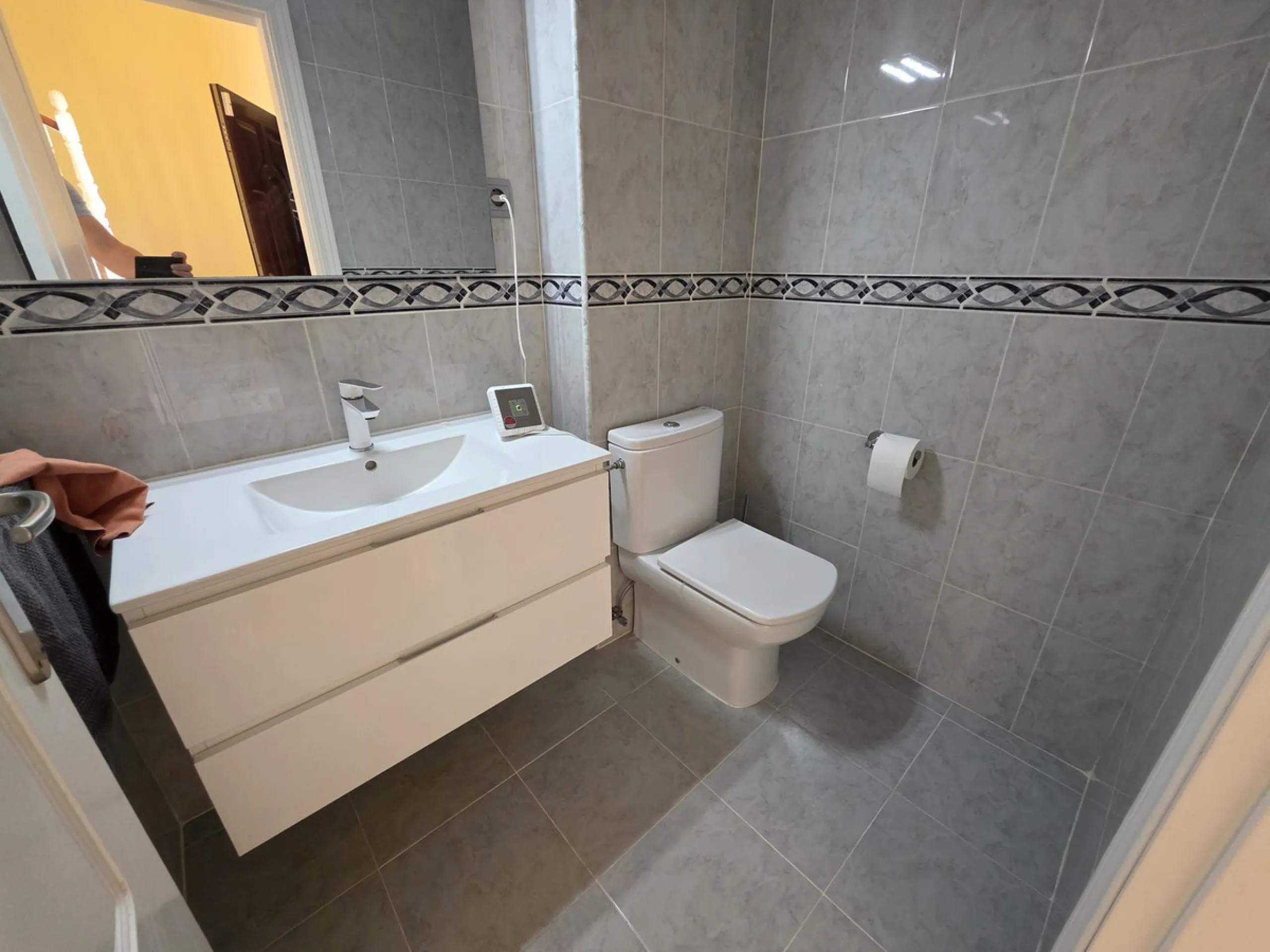 Luxury villa built on two floors plus a basement and a large garage for several cars, located in Hacienda Las Chapas, near Marbella and Malaga airport and Malaga city. Close to all services and near the beach! The villa is in perfect condition, offering f