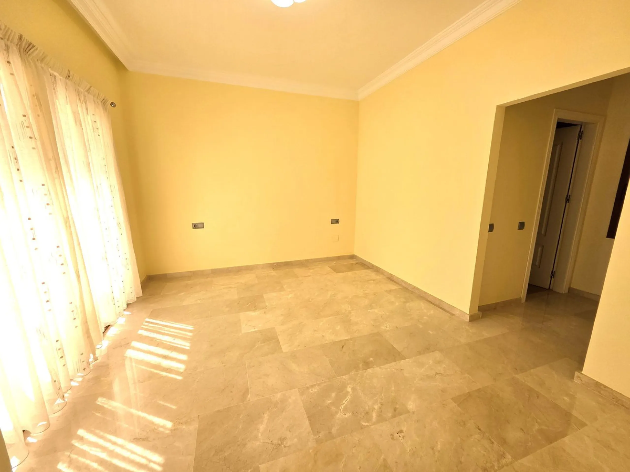 Luxury villa built on two floors plus a basement and a large garage for several cars, located in Hacienda Las Chapas, near Marbella and Malaga airport and Malaga city. Close to all services and near the beach! The villa is in perfect condition, offering f