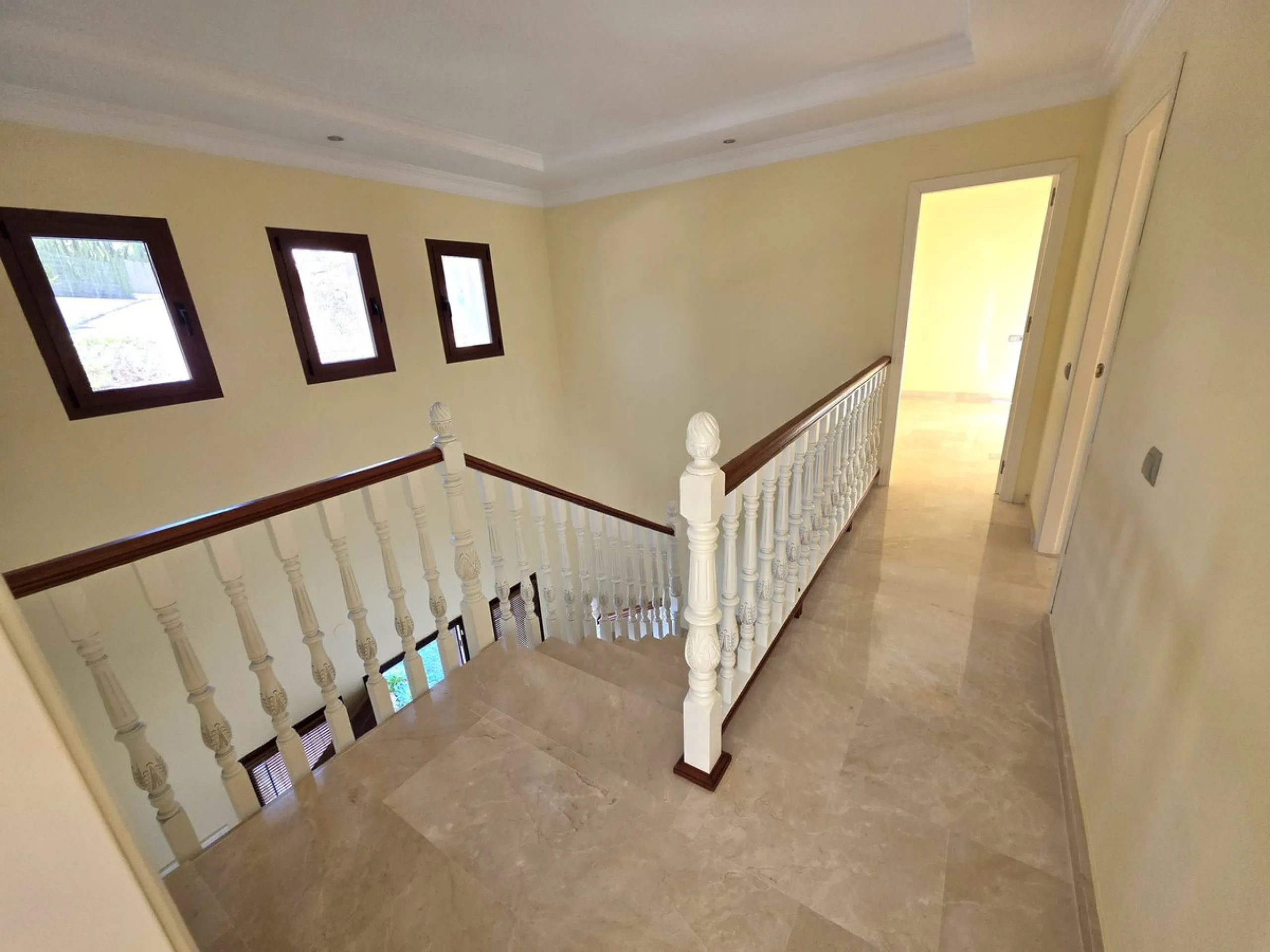 Luxury villa built on two floors plus a basement and a large garage for several cars, located in Hacienda Las Chapas, near Marbella and Malaga airport and Malaga city. Close to all services and near the beach! The villa is in perfect condition, offering f