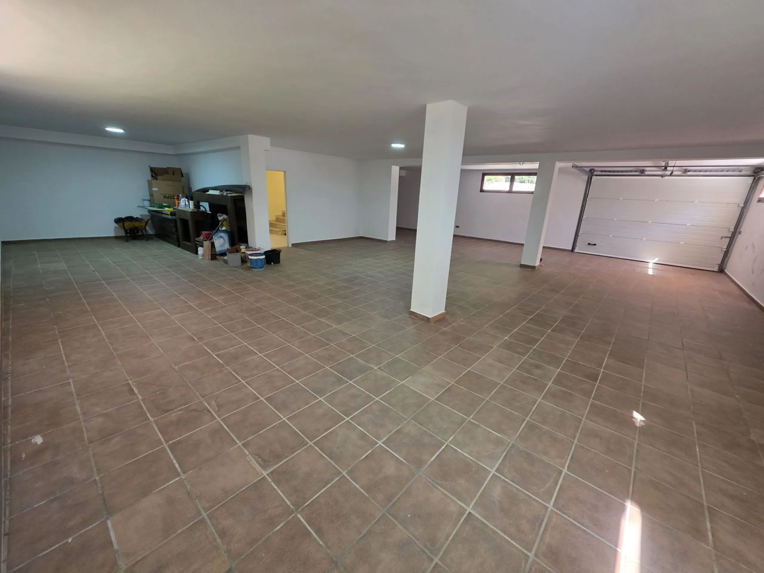 Luxury villa built on two floors plus a basement and a large garage for several cars, located in Hacienda Las Chapas, near Marbella and Malaga airport and Malaga city. Close to all services and near the beach! The villa is in perfect condition, offering f
