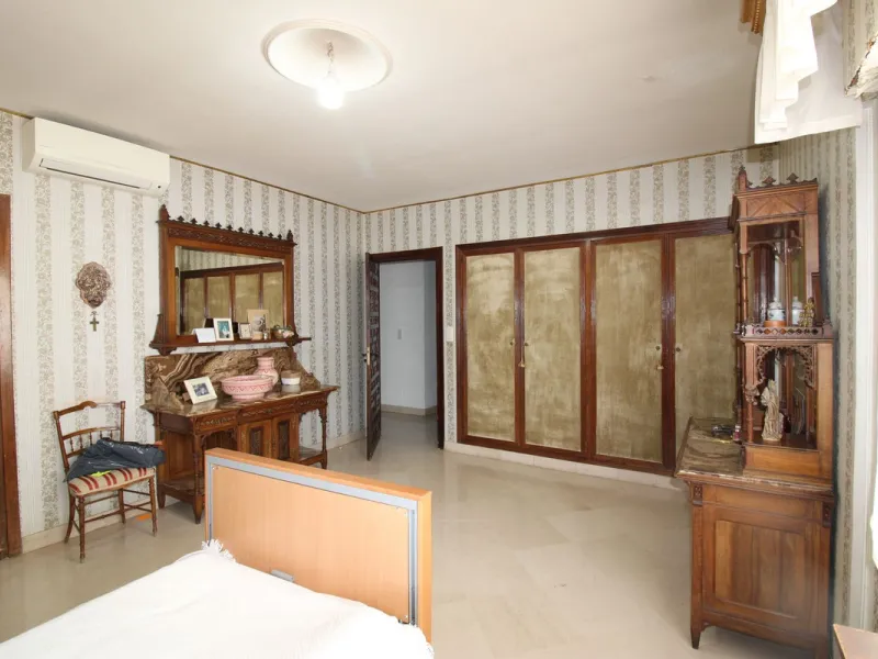 Amazing penthouse of 413 m2 resulting from the union of 4 flats on the fifth and last floor of this building.