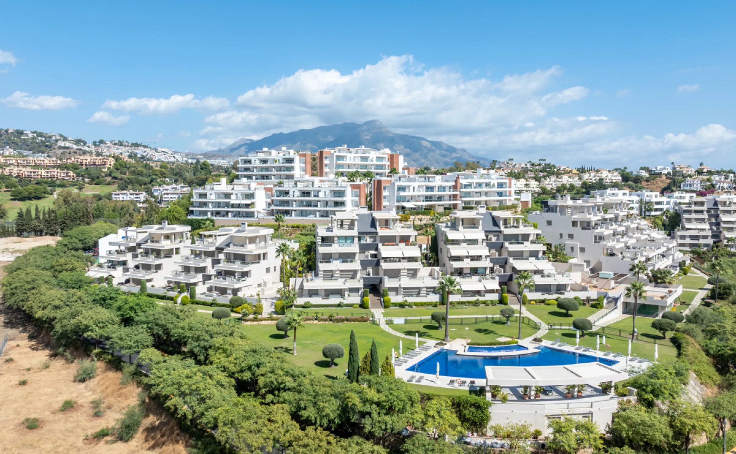 This modern apartment offers a range of features designed to enhance your living experience. The property boasts three bedrooms, each with its own en-suite bathroom, adding a touch of luxury. The apartment's west orientation allows for ample natural light