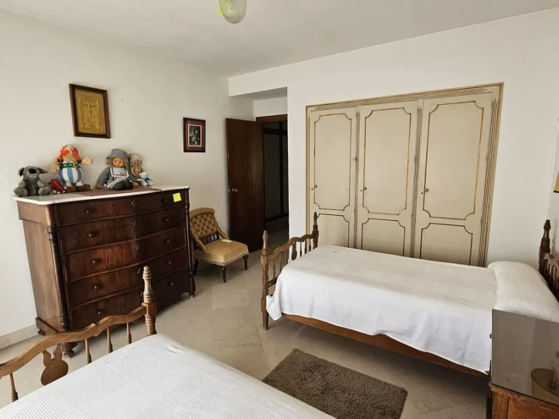 Amazing penthouse of 413 m2 resulting from the union of 4 flats on the fifth and last floor of this building.
