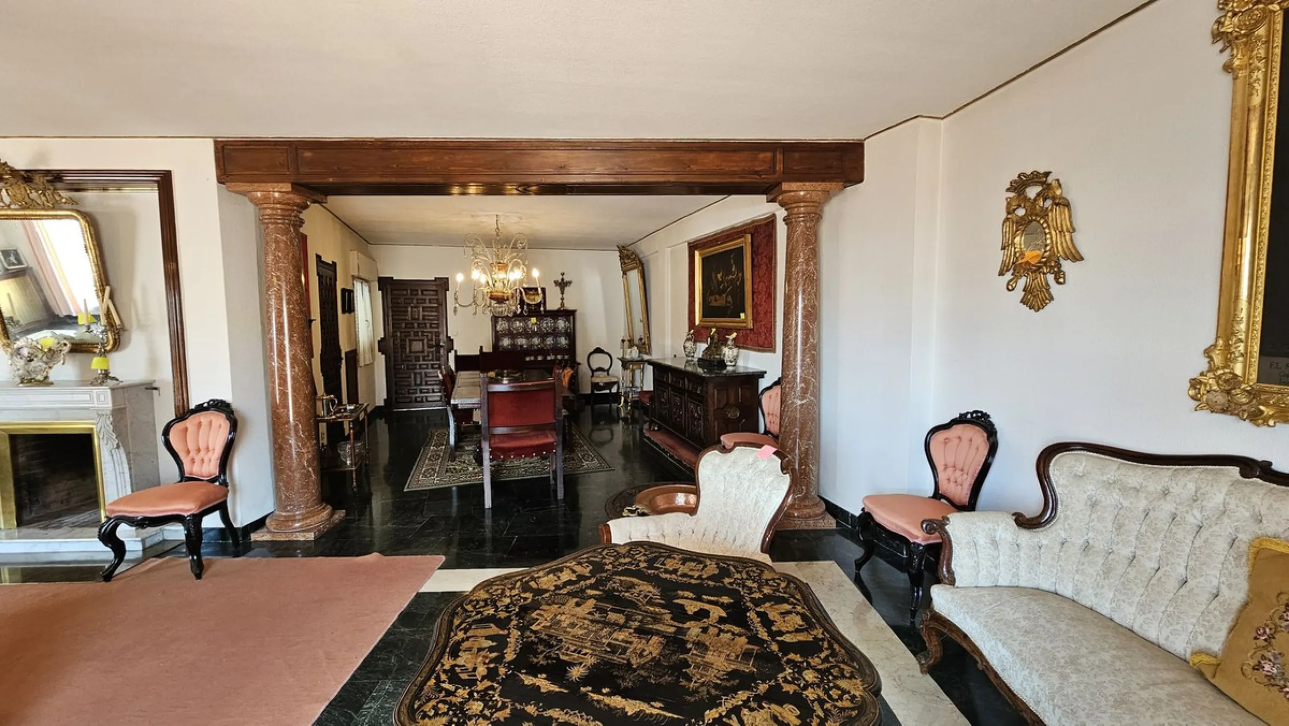 Amazing penthouse of 413 m2 resulting from the union of 4 flats on the fifth and last floor of this building.