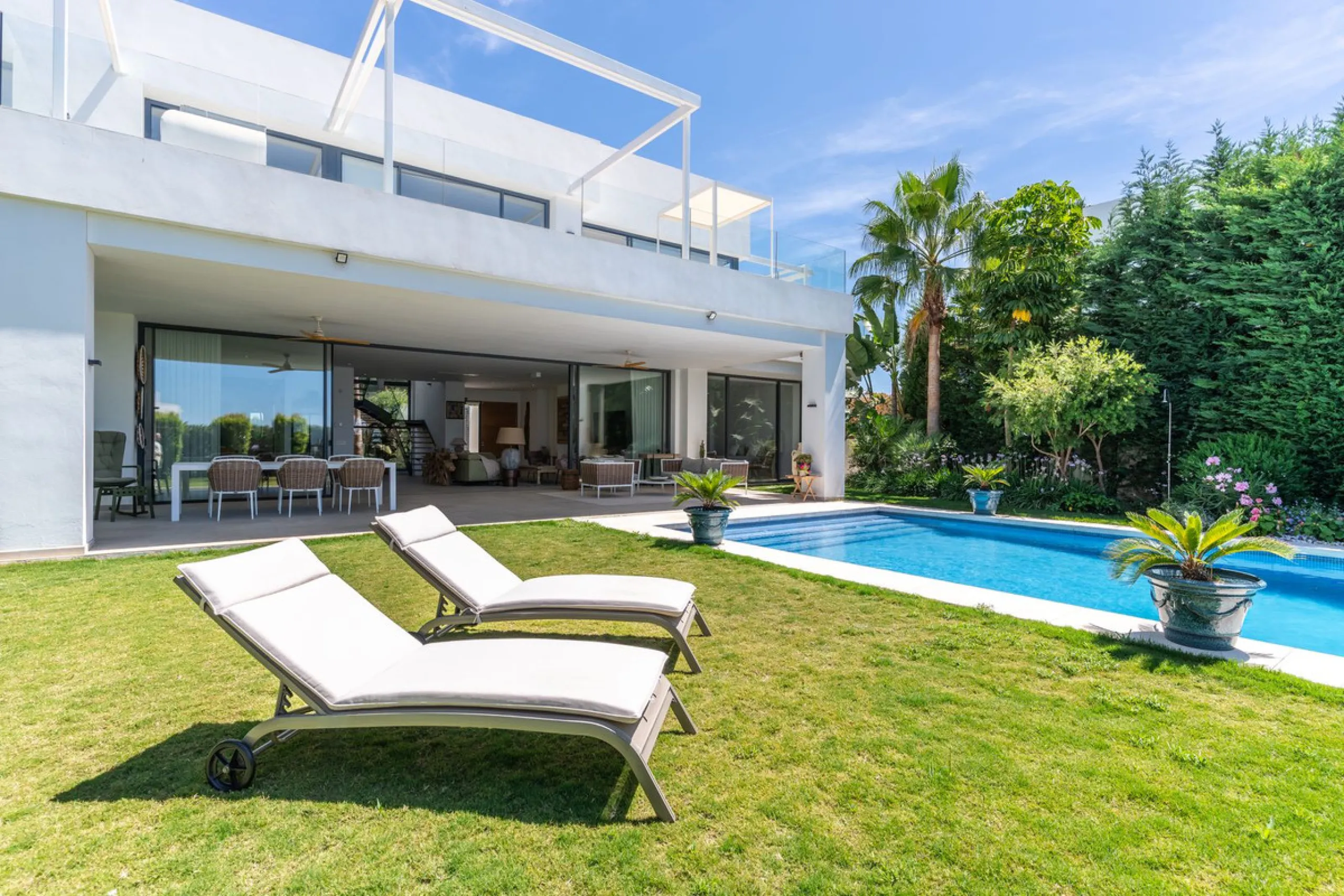 This exceptional luxury villa is situated in the prestigious area of Cabopino, Marbella East, offering a prime front line golf location with captivating views of both the sea and lush fairways. Designed to the highest standards, the property spans a gener
