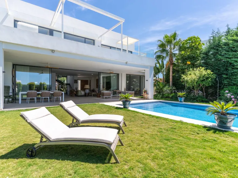 This exceptional luxury villa is situated in the prestigious area of Cabopino, Marbella East, offering a prime front line golf location with captivating views of both the sea and lush fairways. Designed to the highest standards, the property spans a gener