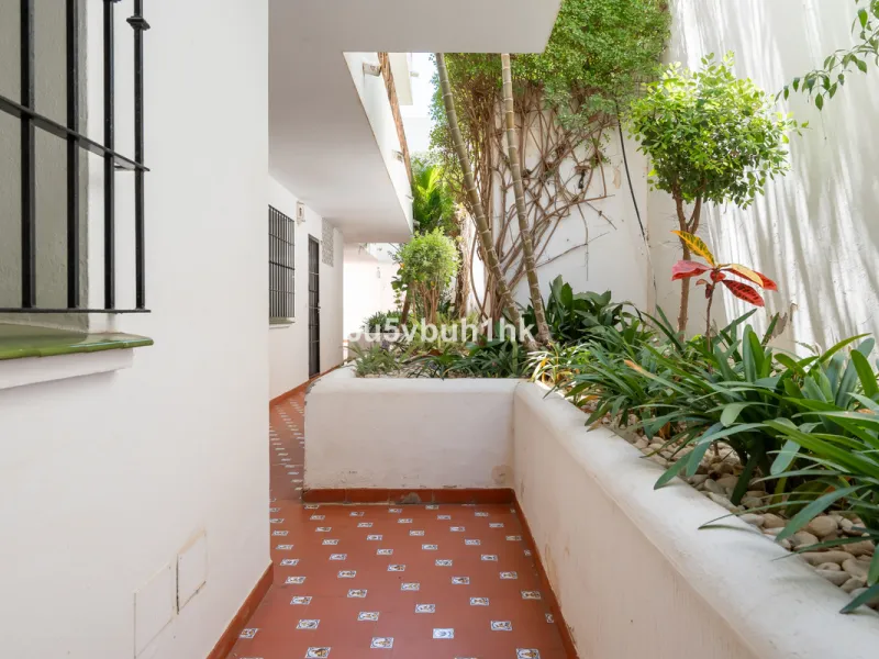 Apartment - Ground Floor Apartment в продаже в Benalmadena, Málaga. В доме 2 спален и 1 ванных комнат. Площадь дома 82 м²