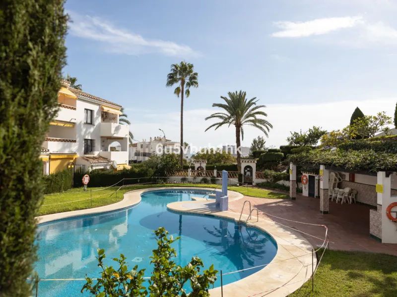 Apartment - Ground Floor Apartment в продаже в Benalmadena, Málaga. В доме 2 спален и 1 ванных комнат. Площадь дома 82 м²