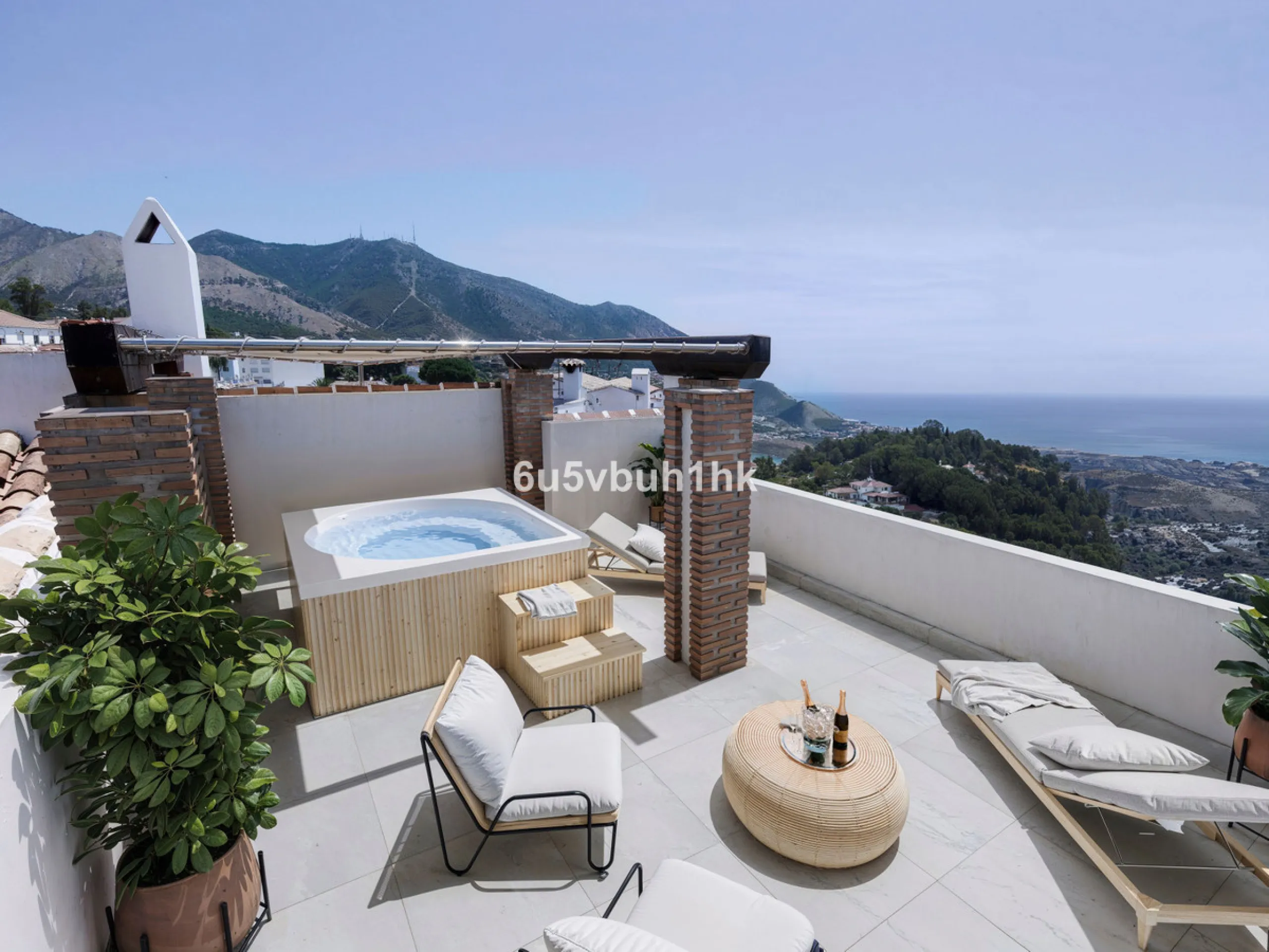 House - Detached Villa в продаже в Mijas, Málaga. В доме 4 спален и 3 ванных комнат. Площадь дома 366 м². Площадь участка 61 м²