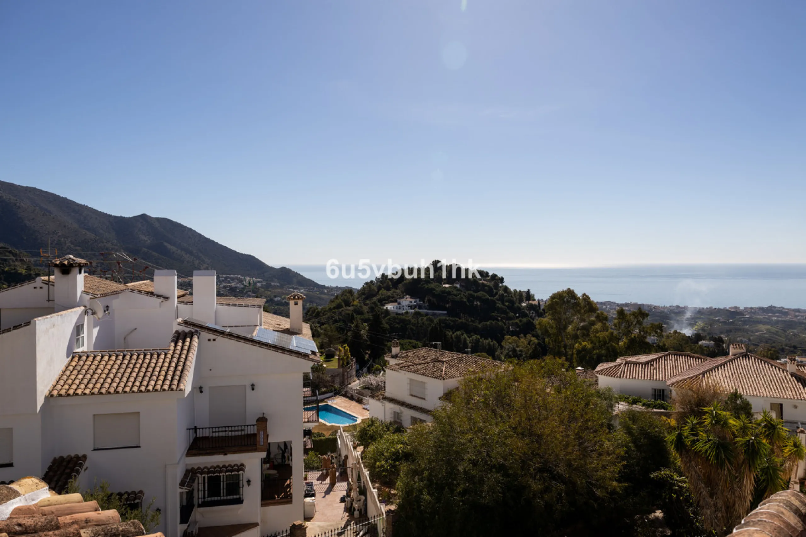House - Detached Villa в продаже в Mijas, Málaga. В доме 4 спален и 3 ванных комнат. Площадь дома 366 м². Площадь участка 61 м²