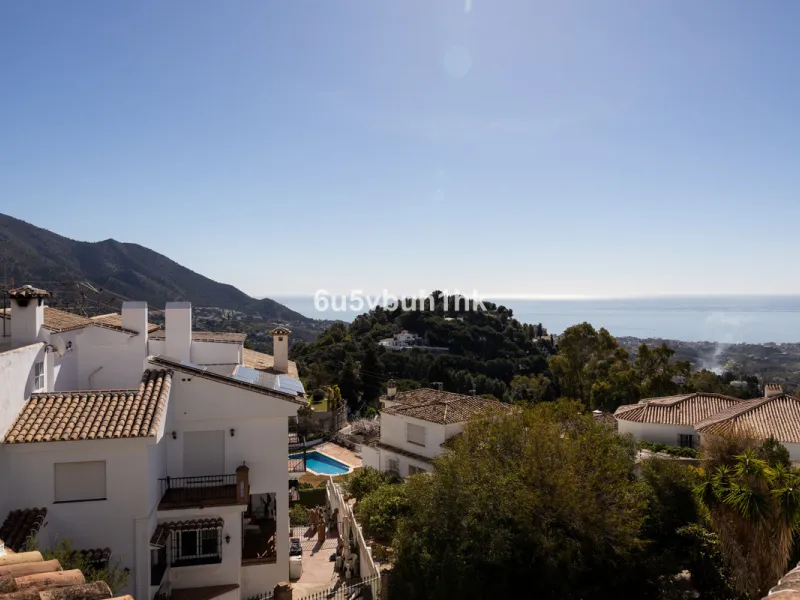 House - Detached Villa в продаже в Mijas, Málaga. В доме 4 спален и 3 ванных комнат. Площадь дома 366 м². Площадь участка 61 м²