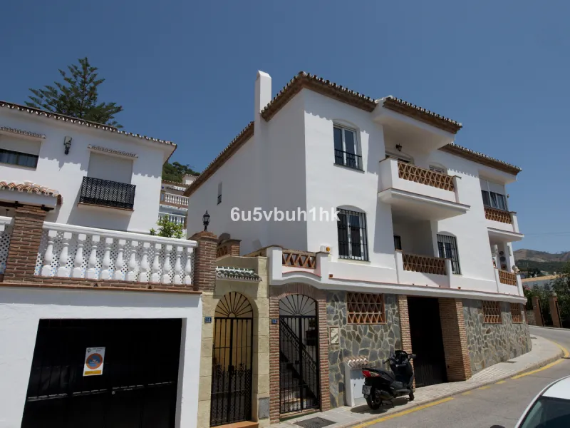 House - Detached Villa в продаже в Mijas, Málaga. В доме 4 спален и 3 ванных комнат. Площадь дома 366 м². Площадь участка 61 м²