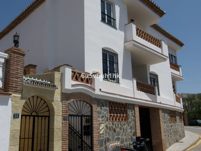 House - Detached Villa в продаже в Mijas, Málaga. В доме 4 спален и 3 ванных комнат. Площадь дома 366 м². Площадь участка 61 м²