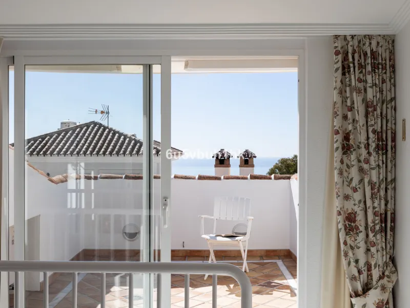 House - Detached Villa в продаже в Mijas, Málaga. В доме 4 спален и 3 ванных комнат. Площадь дома 366 м². Площадь участка 61 м²