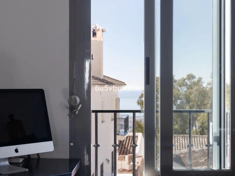 House - Detached Villa в продаже в Mijas, Málaga. В доме 4 спален и 3 ванных комнат. Площадь дома 366 м². Площадь участка 61 м²