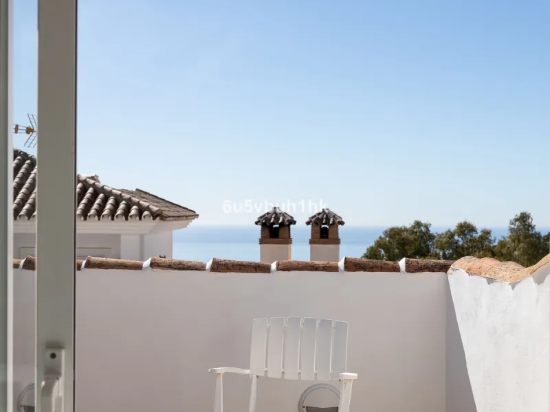 House - Detached Villa в продаже в Mijas, Málaga. В доме 4 спален и 3 ванных комнат. Площадь дома 366 м². Площадь участка 61 м²