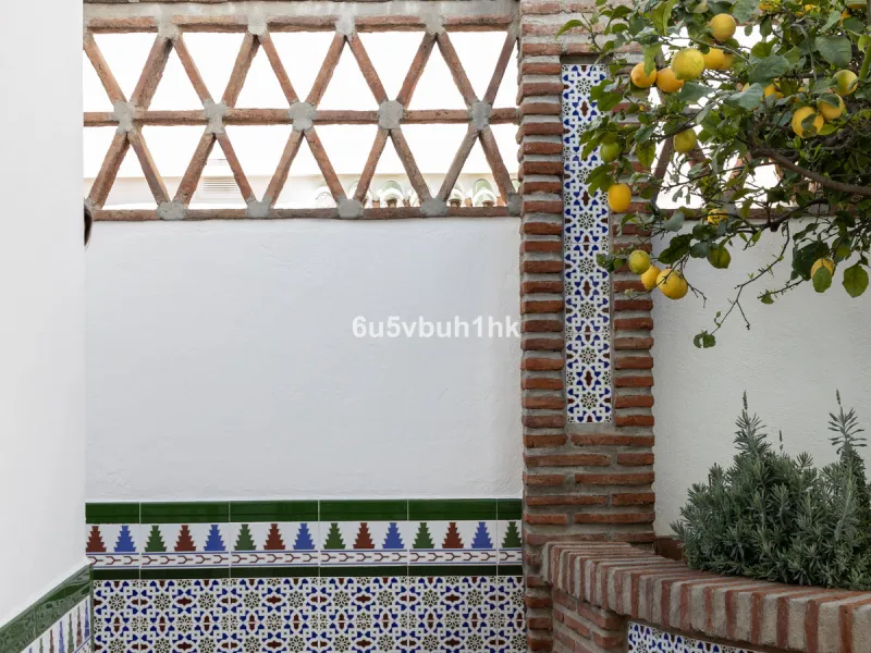 House - Detached Villa в продаже в Mijas, Málaga. В доме 4 спален и 3 ванных комнат. Площадь дома 366 м². Площадь участка 61 м²