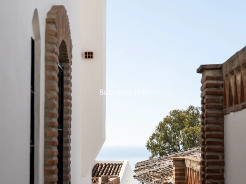 House - Detached Villa в продаже в Mijas, Málaga. В доме 4 спален и 3 ванных комнат. Площадь дома 366 м². Площадь участка 61 м²