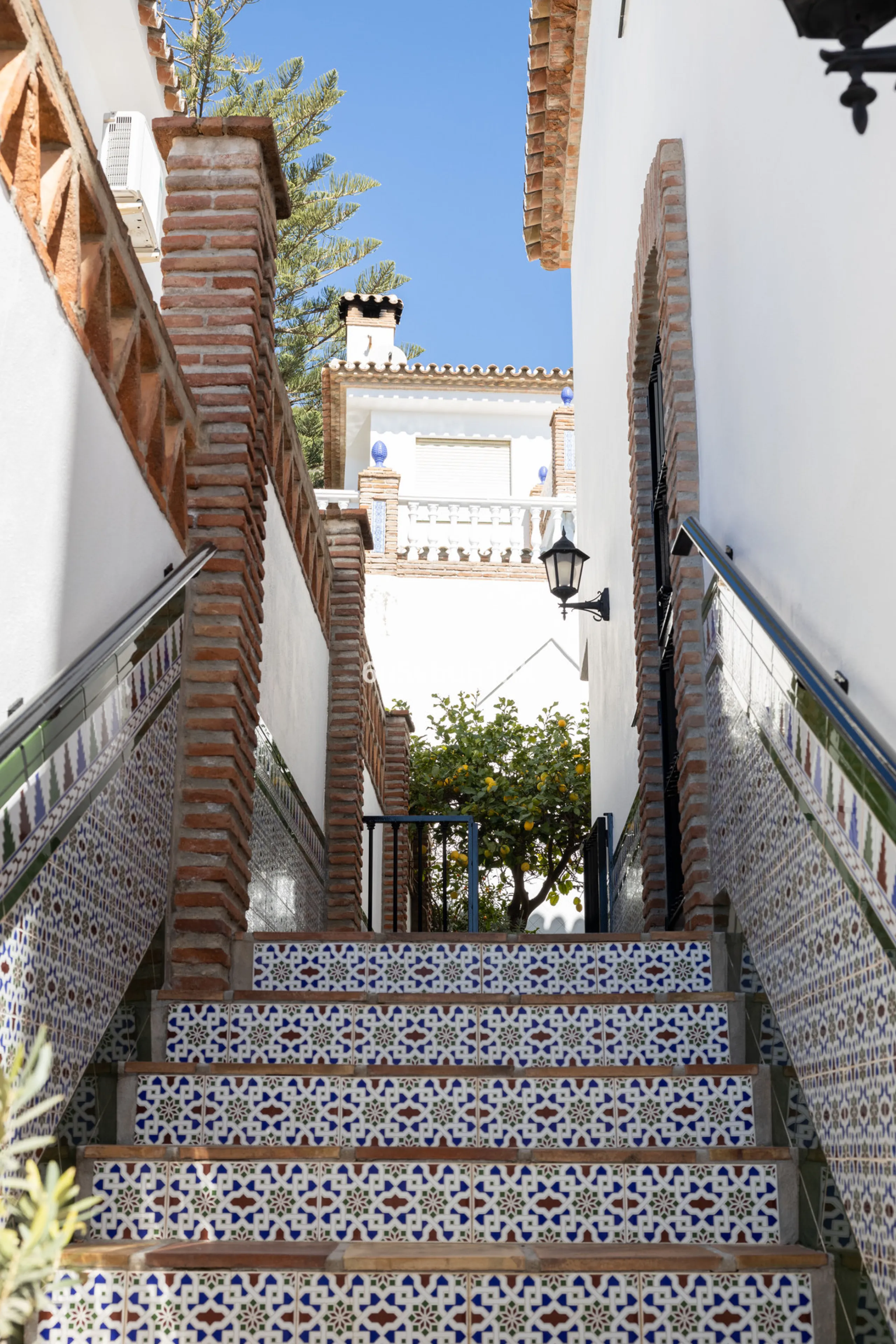 House - Detached Villa в продаже в Mijas, Málaga. В доме 4 спален и 3 ванных комнат. Площадь дома 366 м². Площадь участка 61 м²