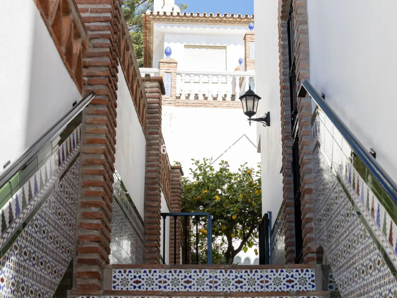 House - Detached Villa в продаже в Mijas, Málaga. В доме 4 спален и 3 ванных комнат. Площадь дома 366 м². Площадь участка 61 м²