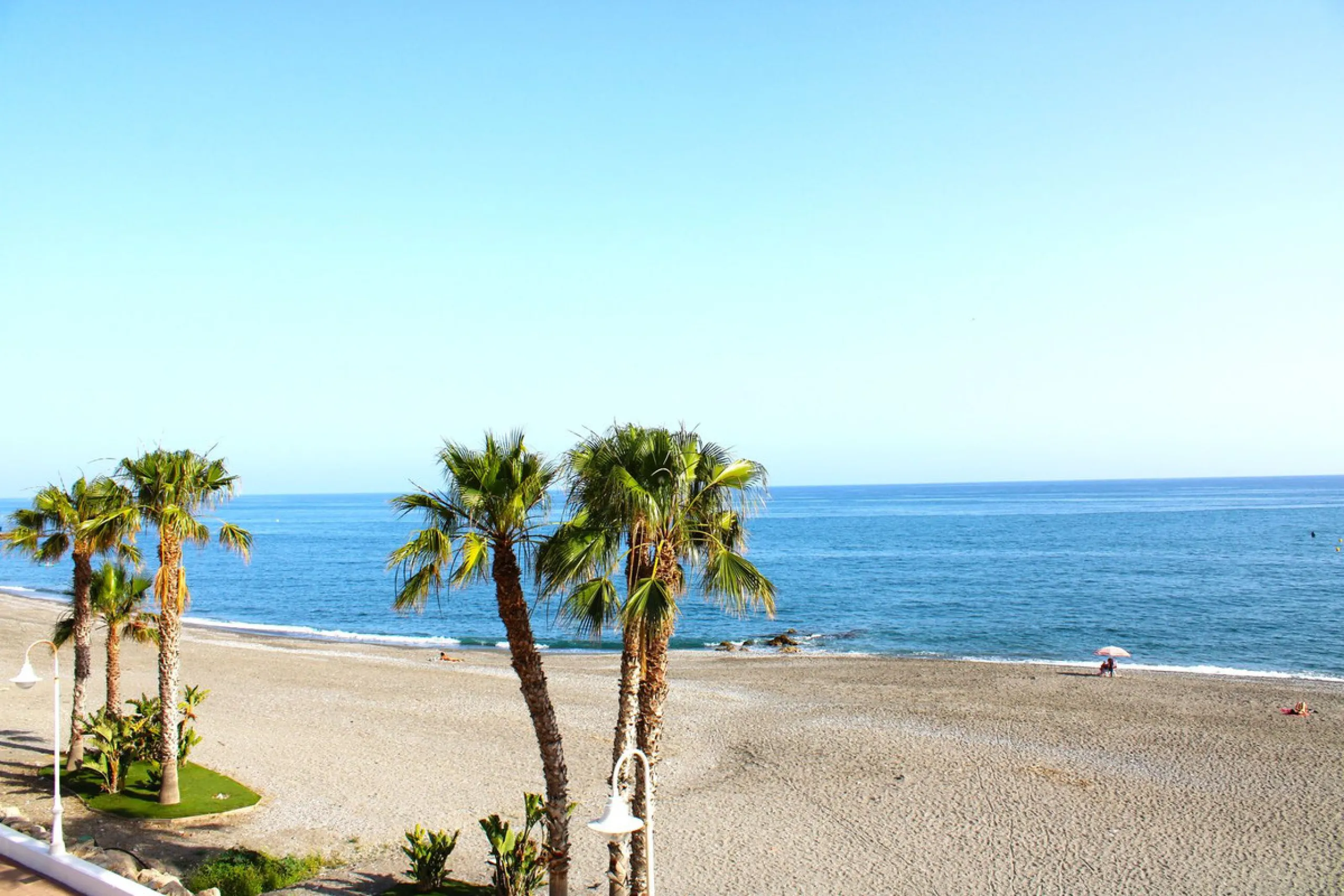 Duplex Apartment in Prime Condition on the First Line in Algarrobo Costa