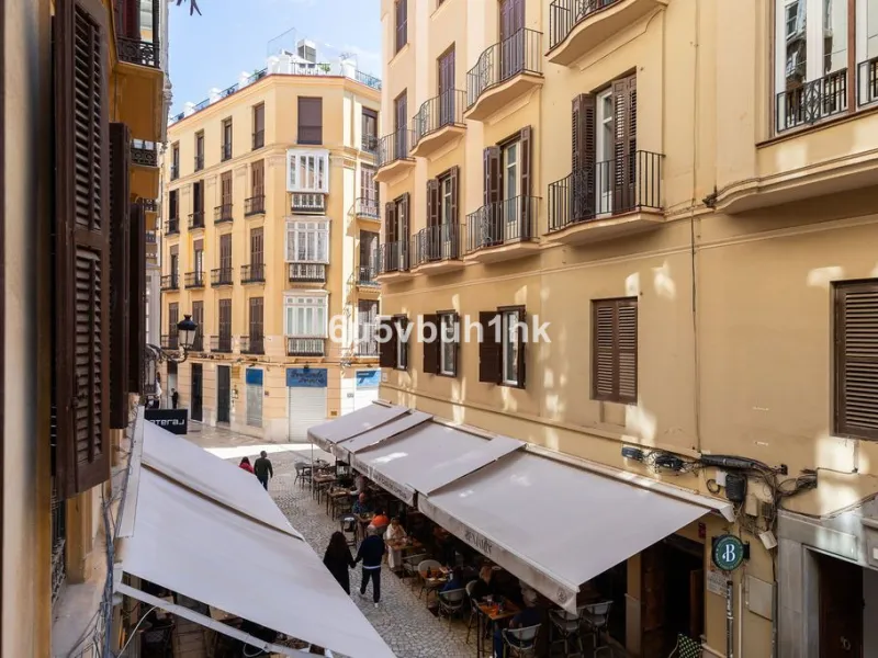 Apartment - Ground Floor Apartment в продаже в Málaga, Málaga. В доме 3 спален и 3 ванных комнат. Площадь дома 211 м²