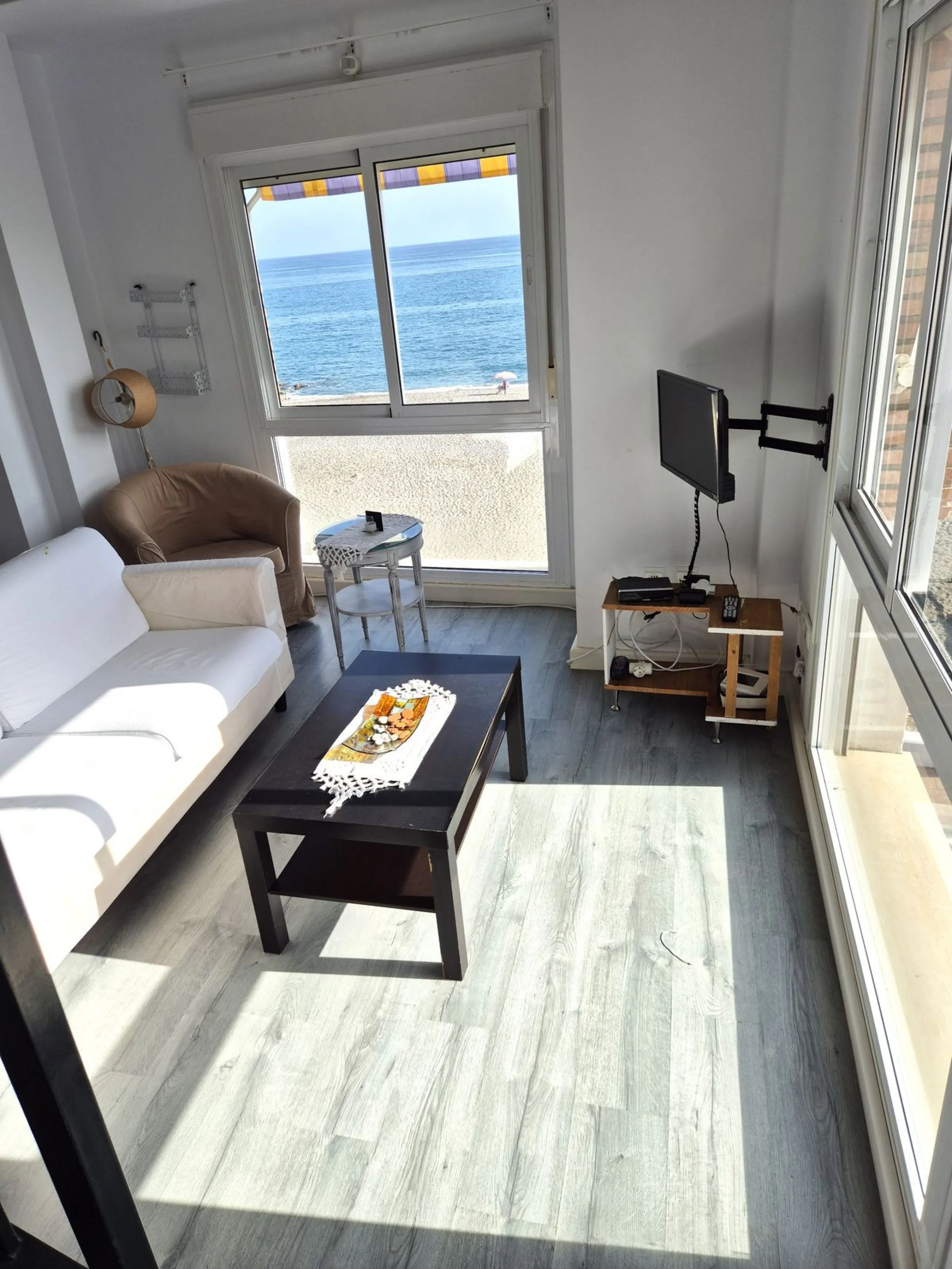 Duplex Apartment in Prime Condition on the First Line in Algarrobo Costa