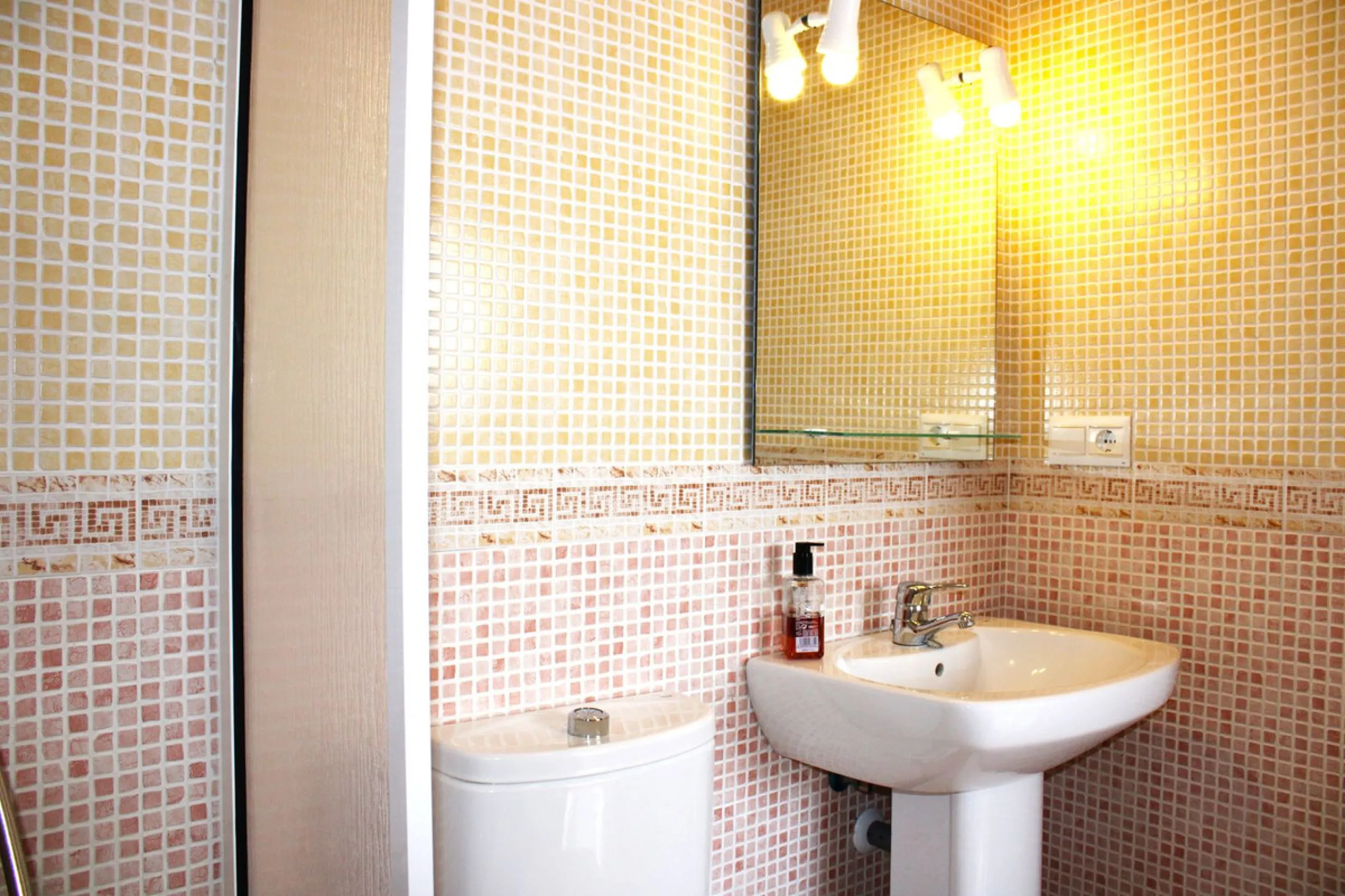 Duplex Apartment in Prime Condition on the First Line in Algarrobo Costa