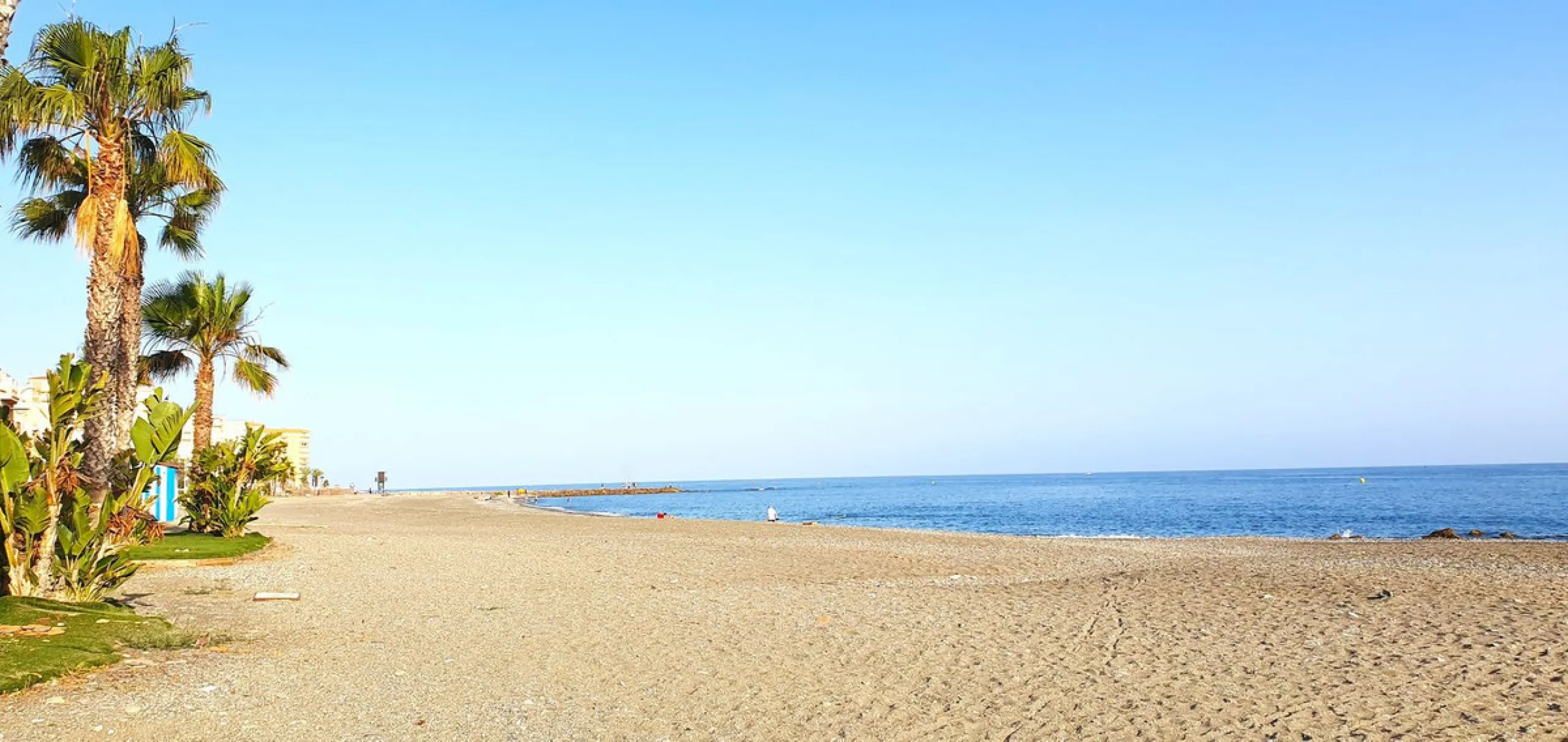 Duplex Apartment in Prime Condition on the First Line in Algarrobo Costa