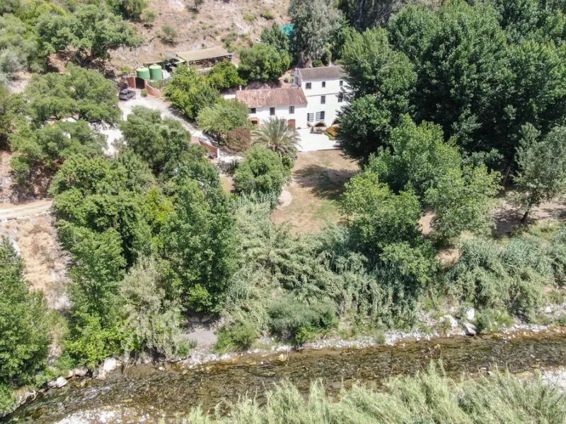 House - Finca - Cortijo в продаже в Gaucín, Málaga. В доме 6 спален и 4 ванных комнат. Площадь дома 620 м². Площадь участка 13840 м²