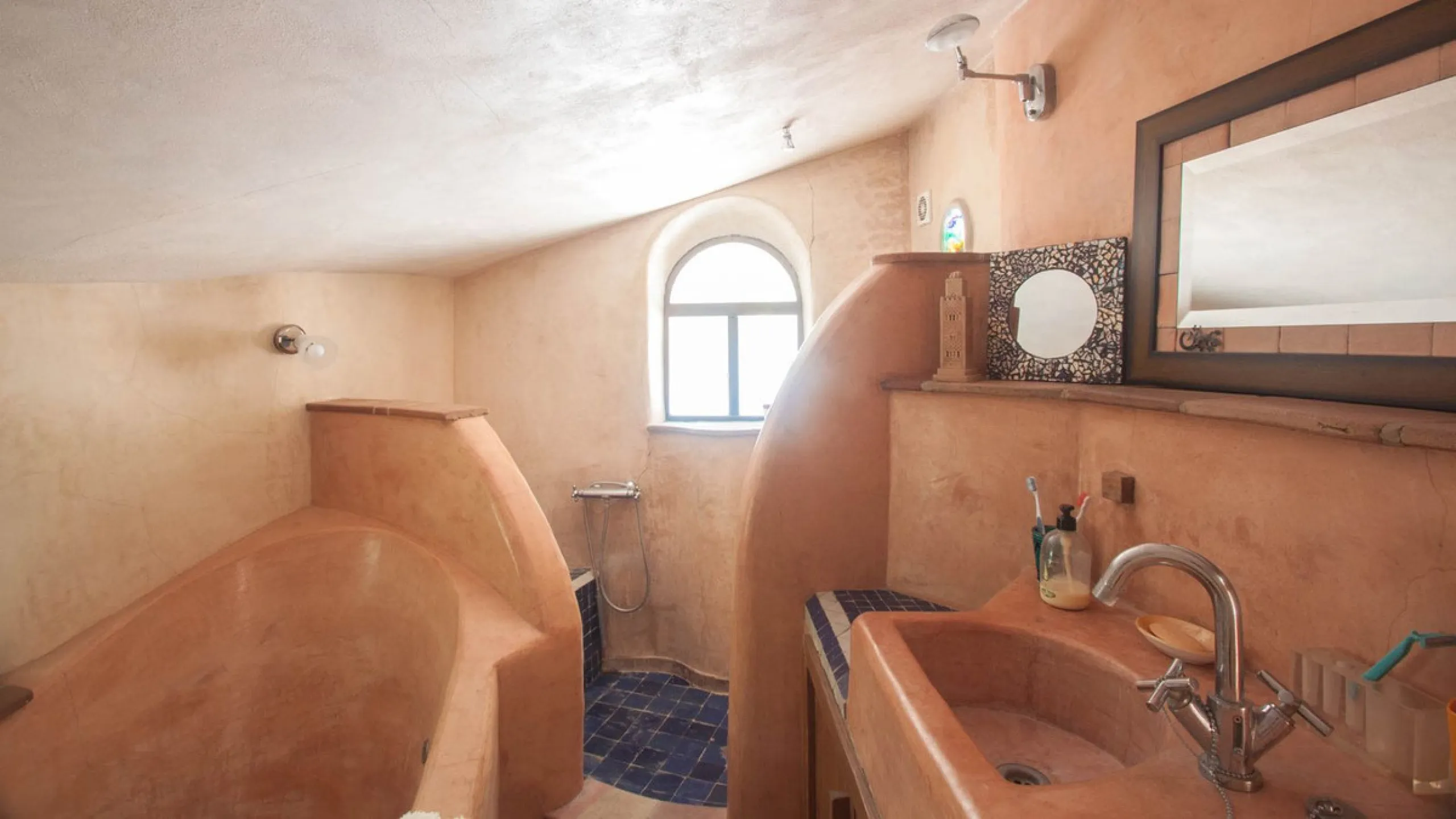 House - Finca - Cortijo в продаже в Gaucín, Málaga. В доме 6 спален и 4 ванных комнат. Площадь дома 620 м². Площадь участка 13840 м²