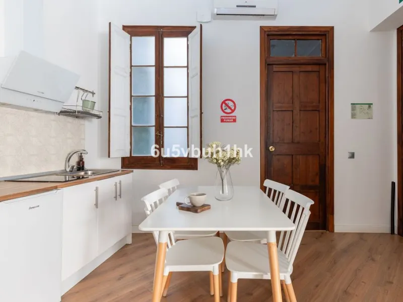 Apartment - Ground Floor Apartment в продаже в Málaga, Málaga. В доме 3 спален и 3 ванных комнат. Площадь дома 211 м²