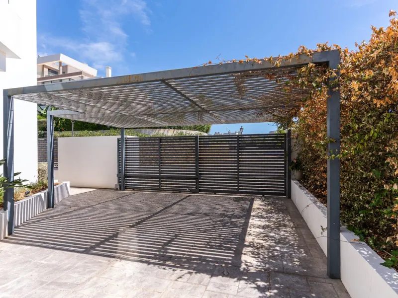 This exceptional luxury villa is situated in the prestigious area of Cabopino, Marbella East, offering a prime front line golf location with captivating views of both the sea and lush fairways. Designed to the highest standards, the property spans a gener