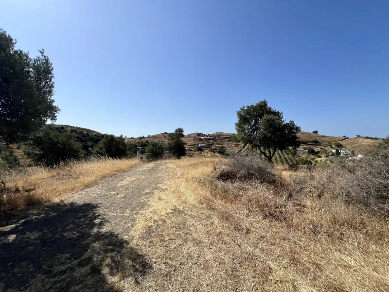 Plot - Land with Ruin в продаже в Mijas, Málaga. Площадь дома 172 м². Площадь участка 46545 м²