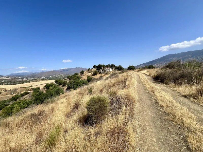 Plot - Land with Ruin в продаже в Mijas, Málaga. Площадь дома 172 м². Площадь участка 46545 м²