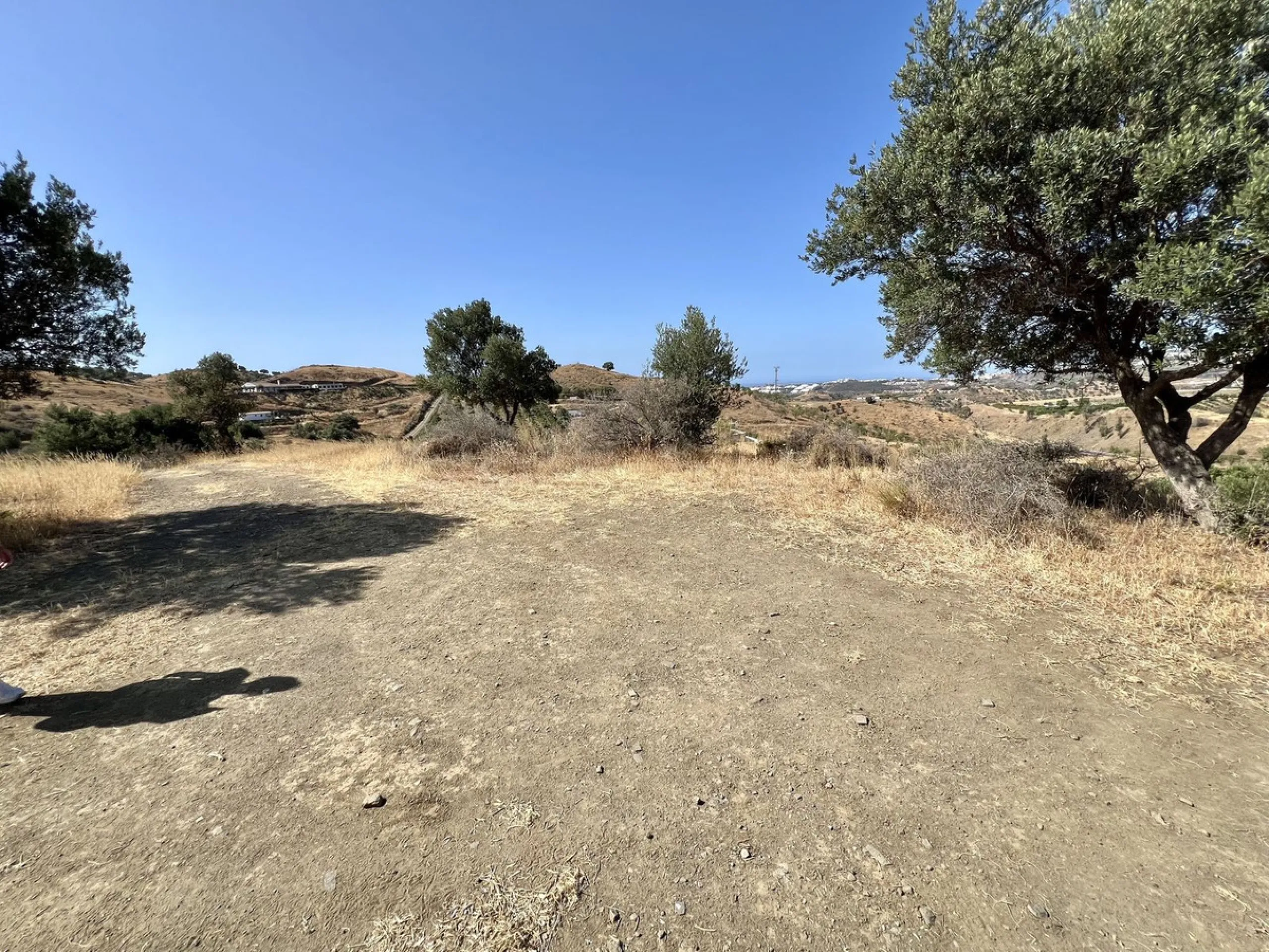 Plot - Land with Ruin в продаже в Mijas, Málaga. Площадь дома 172 м². Площадь участка 46545 м²