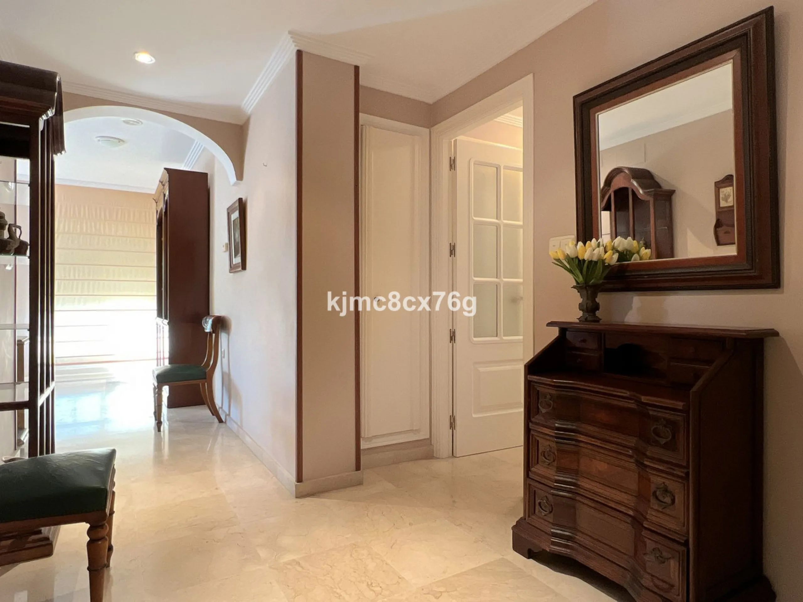 FOR SALE: BEAUTIFUL AND SPACIOUS APARTMENT NEAR THE BEACH. LAS CHAPAS, MARBELLA.