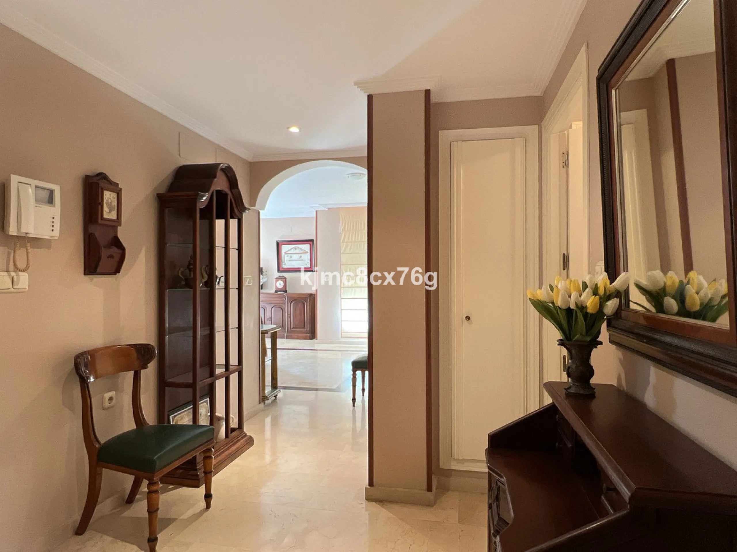 FOR SALE: BEAUTIFUL AND SPACIOUS APARTMENT NEAR THE BEACH. LAS CHAPAS, MARBELLA.